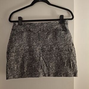 Attyre New York Women's Black and White Patterened Mini Skort